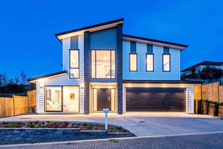 Photo of property in 21 Merv Clarke Lane, Massey, Auckland, 0614