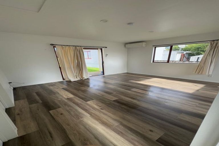 Photo of property in 109 Seymour Road, Sunnyvale, Auckland, 0612