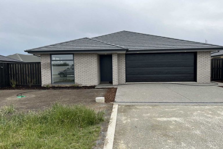Photo of property in 18 Eileen Way, Rolleston, 7615
