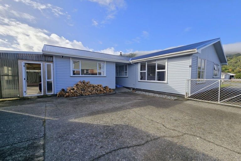 Photo of property in 60 Richmond Street, Cobden, Greymouth, 7802