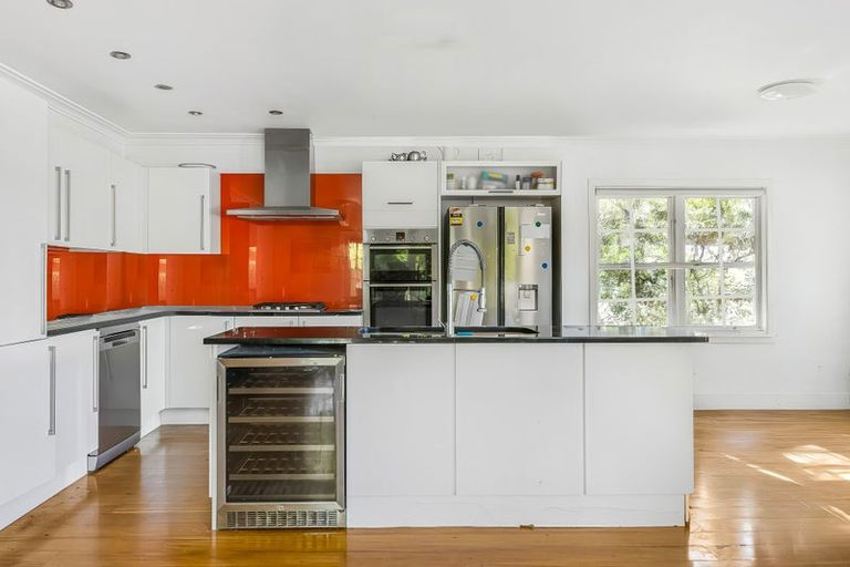 Photo of property in 2 King Richard Place, Browns Bay, Auckland, 0630