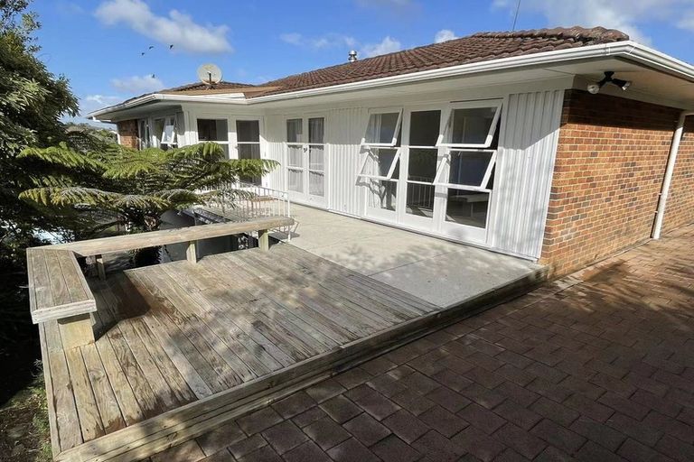 Photo of property in 54 Ravenwood Drive, Forrest Hill, Auckland, 0620