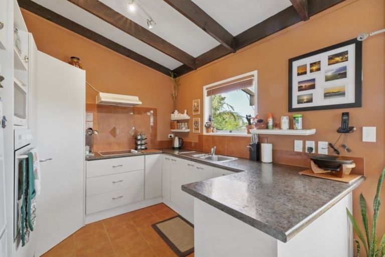 Photo of property in 2/37 Glamorgan Drive, Torbay, Auckland, 0630