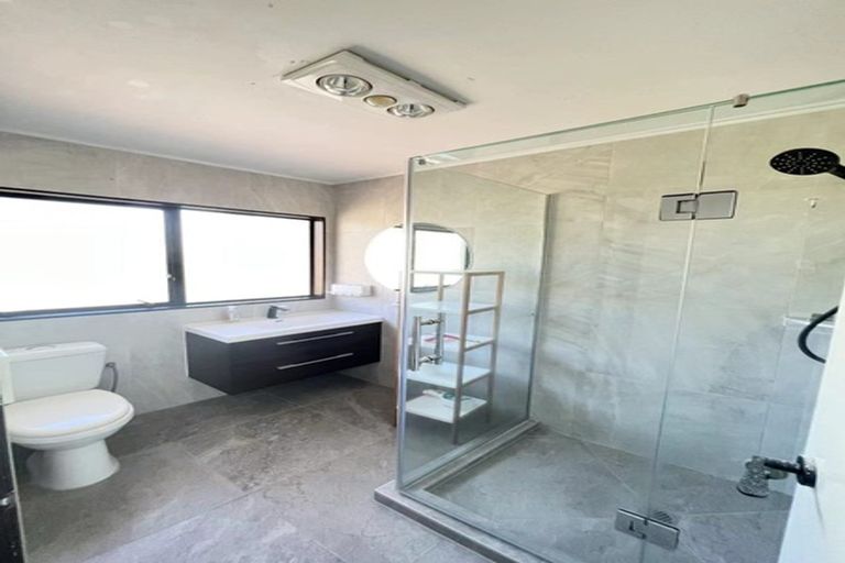 Photo of property in 2/248 Pakuranga Road, Pakuranga Heights, Auckland, 2010