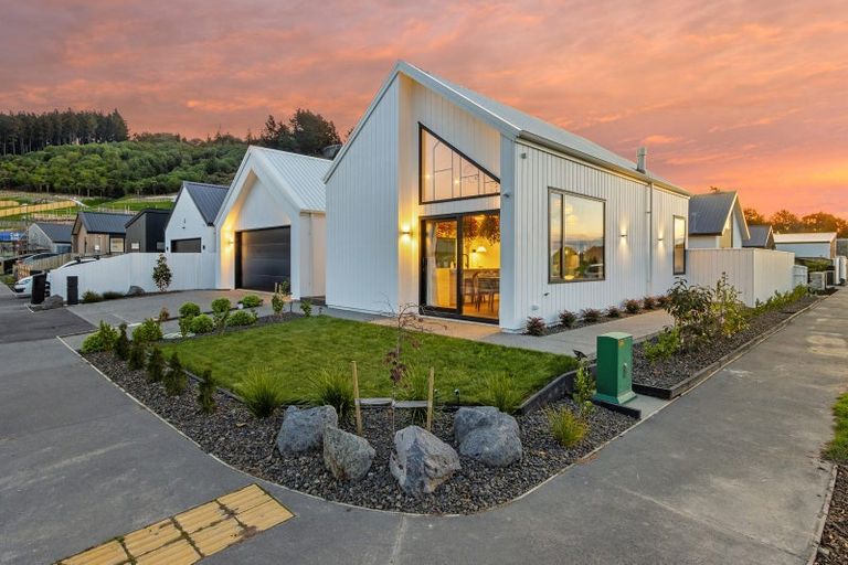 Photo of property in 2 Emeline Chapman Drive, Cracroft, Christchurch, 8022