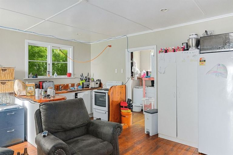 Photo of property in 11 Pukemiro Road, Te Kamo, Whangarei, 0112