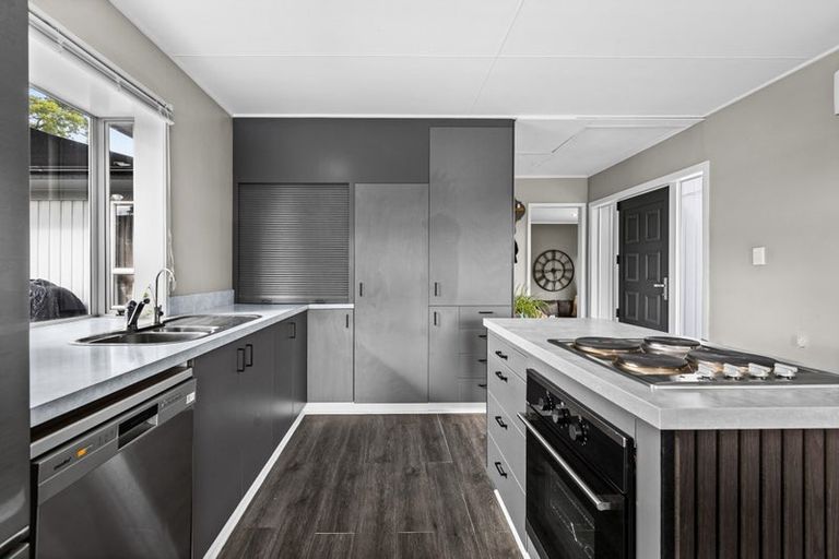 Photo of property in 37 Pitt Street, Clive, 4102