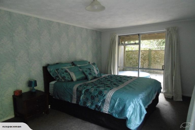 Photo of property in 4 Rokewa Way, Paparangi, Wellington, 6037