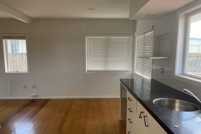 Photo of property in 95 Kervil Avenue, Te Atatu Peninsula, Auckland, 0610