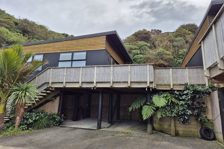 Photo of property in 16 Appleton Place, Karori, Wellington, 6012