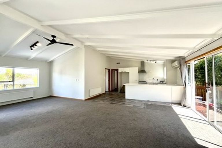 Photo of property in 25 Geoffrey Road, Torbay, Auckland, 0630