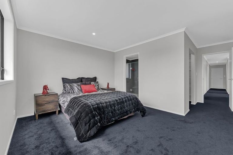 Photo of property in 2 Paapaka Way, Waiuku, 2123