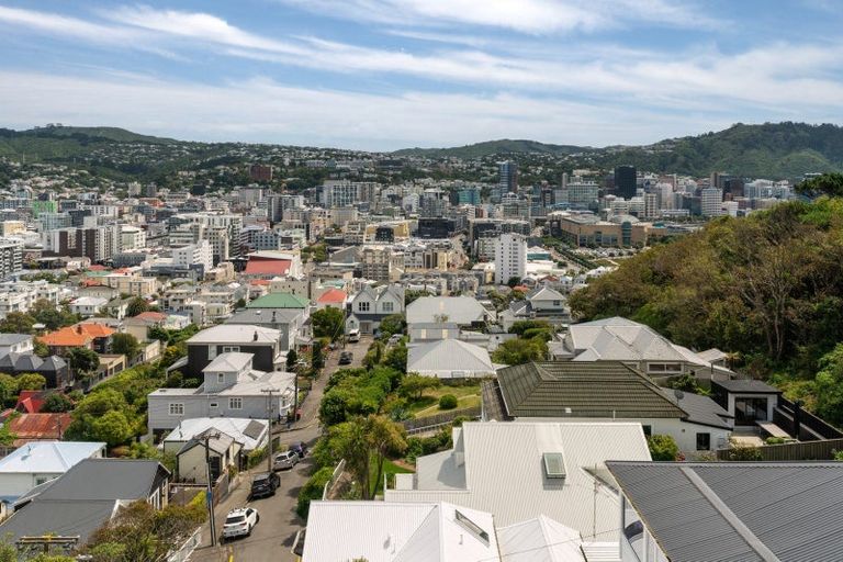 Photo of property in 109f7 Majoribanks Street, Mount Victoria, Wellington, 6011