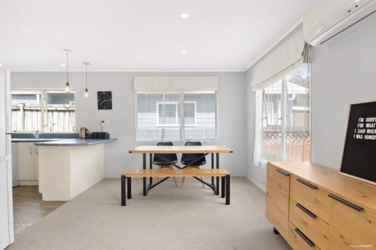 Photo of property in 118b Colwill Road, Massey, Auckland, 0614