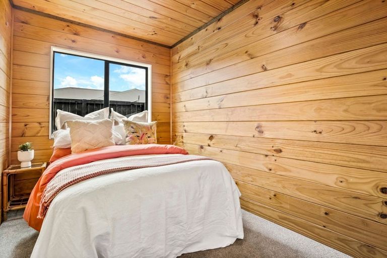 Photo of property in 37 Collins Road, Melville, Hamilton, 3206