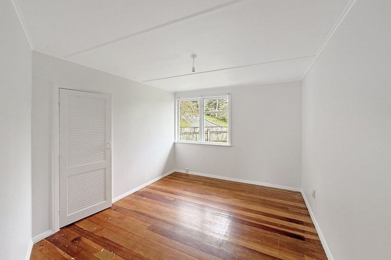 Photo of property in 1 Gribble Grove, Stokes Valley, Lower Hutt, 5019