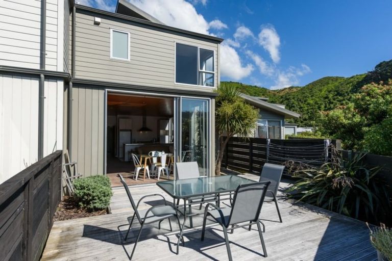 Photo of property in 10/3 Severn Street, Island Bay, Wellington, 6023