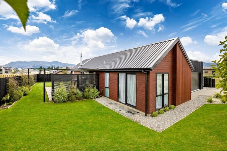 Photo of property in 24 Mount Nicholas Avenue, Wanaka, 9305