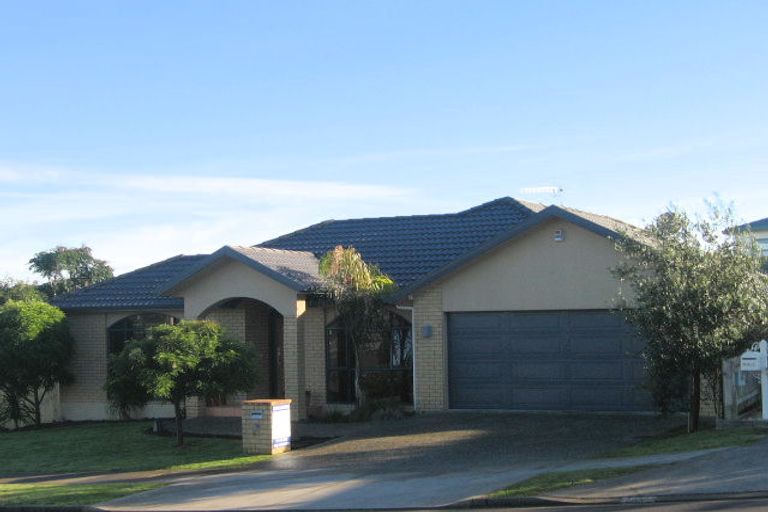 Photo of property in 63 Moyrus Crescent, East Tamaki Heights, Auckland, 2016