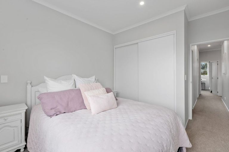 Photo of property in 26a Taikura Avenue, Red Beach, 0932
