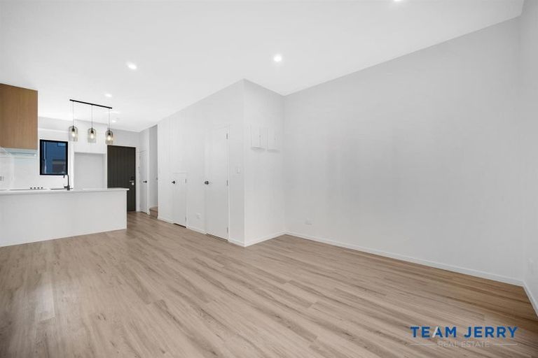 Photo of property in 13 Sun Orchid Avenue, Wiri, Auckland, 2104