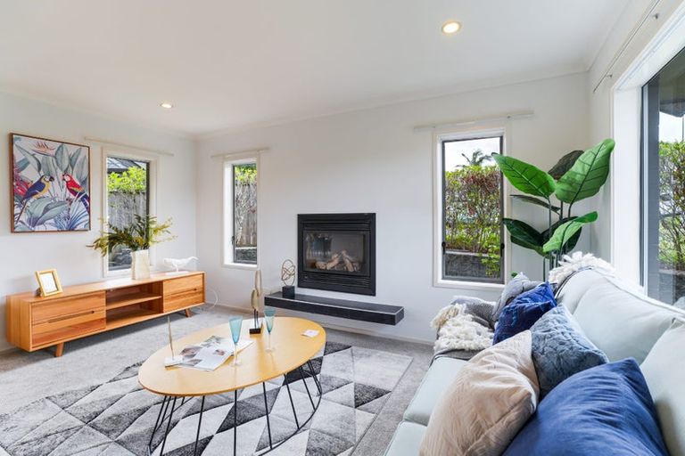Photo of property in 12 Kouras Place, Flat Bush, Auckland, 2016