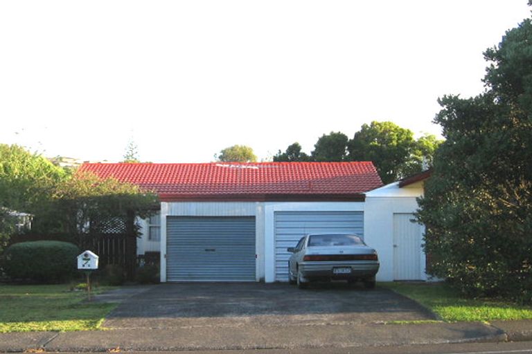 Photo of property in 2/82 Moore Street, Hillcrest, Auckland, 0627