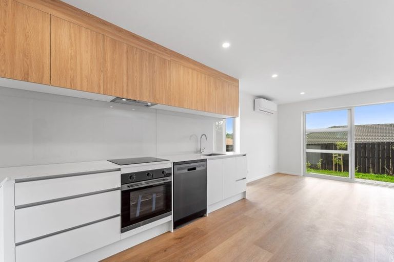 Photo of property in 1/474 West Coast Road, Glen Eden, Auckland, 0602