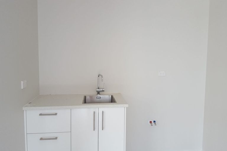 Photo of property in 19 Hauraki Crescent, Pinehill, Auckland, 0632