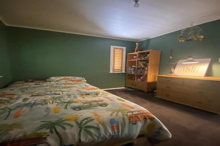 Photo of property in 153 Laingholm Drive, Laingholm, Auckland, 0604