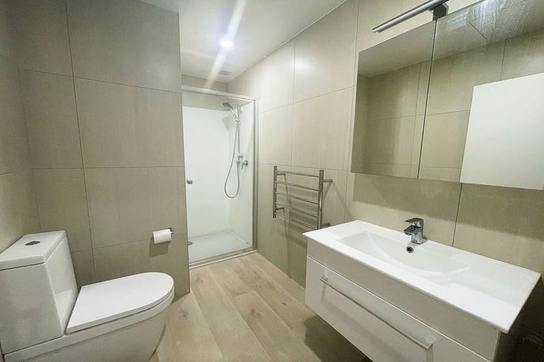 Photo of property in 25 Potter Avenue, Northcote, Auckland, 0627