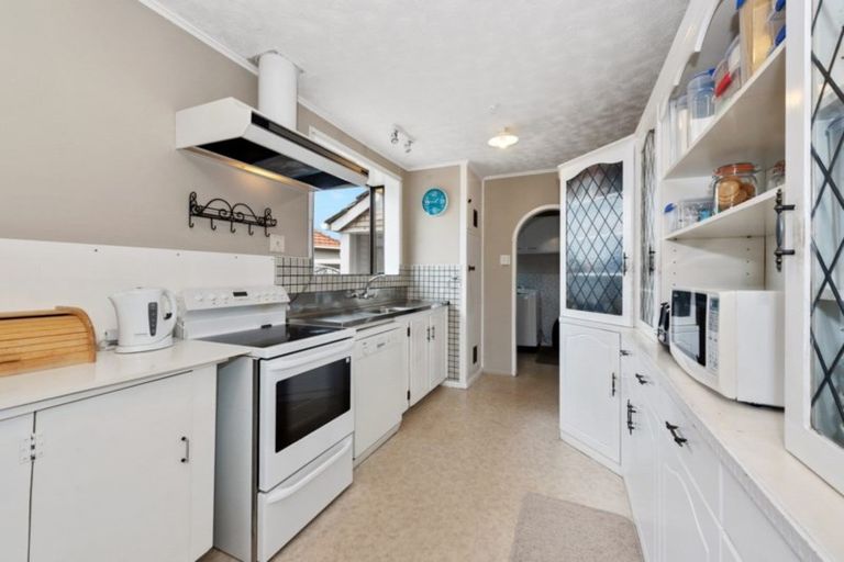 Photo of property in 27 Montgomery Crescent, Bader, Hamilton, 3206