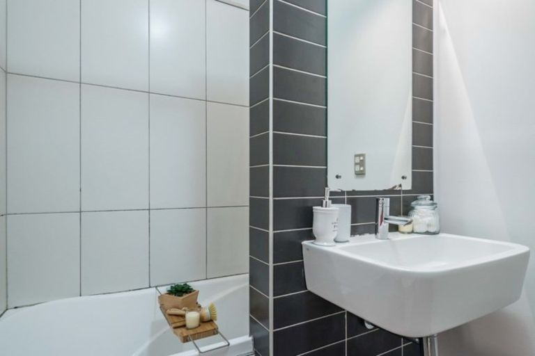 Photo of property in Vespa Apartments, 401/20 Hanson Street, Mount Cook, Wellington, 6021