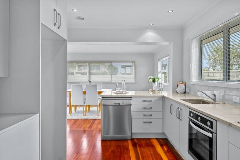 Photo of property in 1/30 Montgomery Avenue, Rothesay Bay, Auckland, 0630