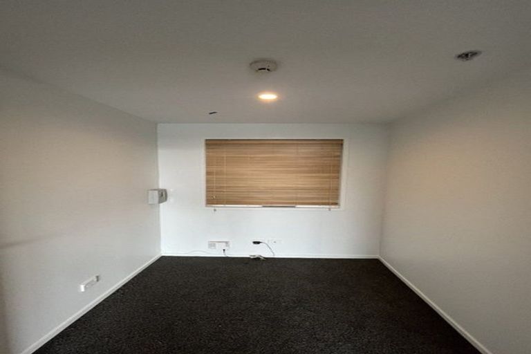 Photo of property in Bella Vista, 1h/84 Gunner Drive, Te Atatu Peninsula, Auckland, 0610