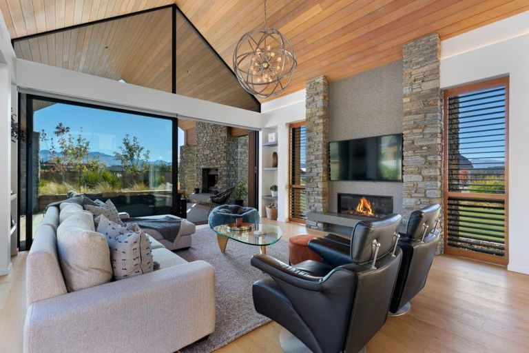 Photo of property in 14 Deans Drive, Wanaka, 9305