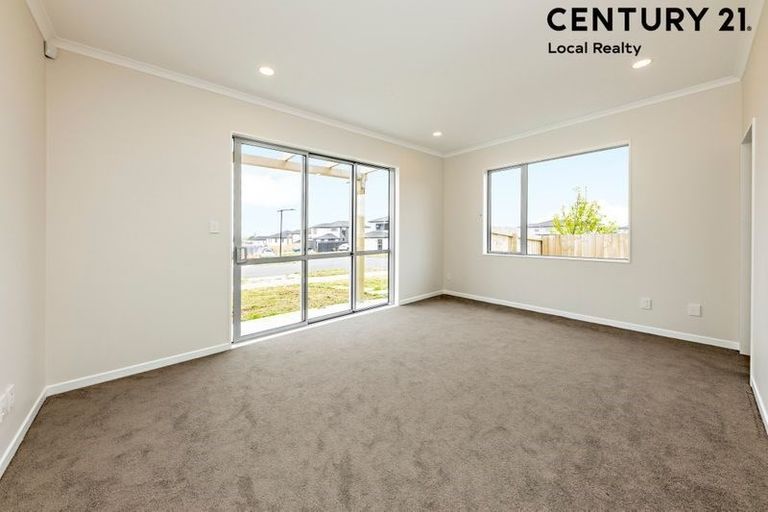 Photo of property in 1 Huahua Crescent, Papakura, 2110