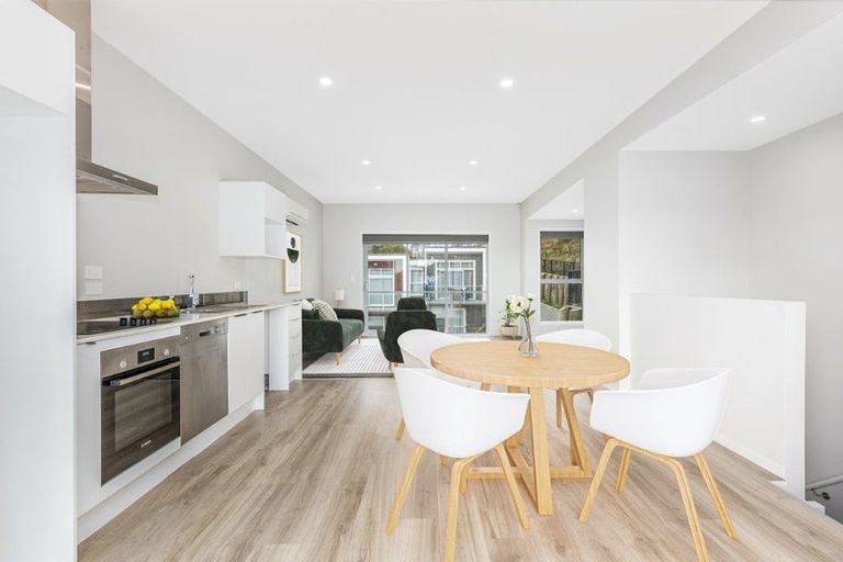 Photo of property in 5 Kohu Way, Whitby, Porirua, 5024