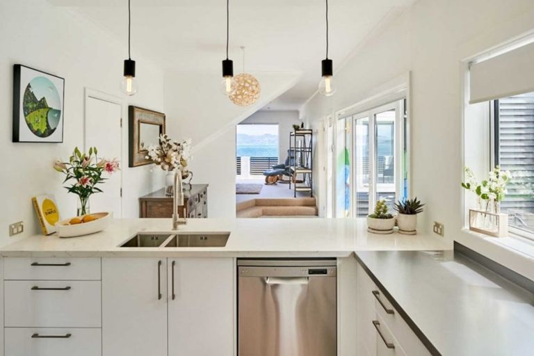 Photo of property in 147 Marine Parade, Eastbourne, Lower Hutt, 5013