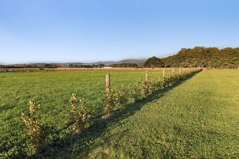 Photo of property in 35 Woven Stone Way, Ohau, 5570