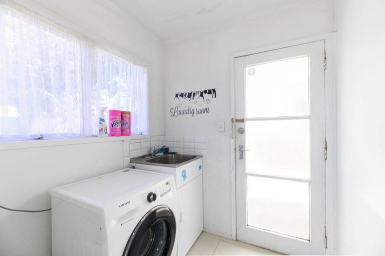 Photo of property in 2/24 Newington Road, Henderson, Auckland, 0612