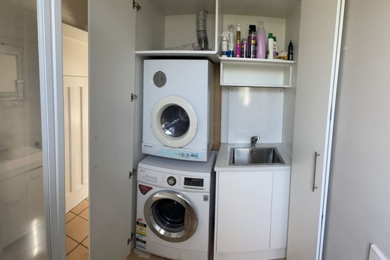 Photo of property in 1/46 Old Lake Road, Narrow Neck, Auckland, 0624