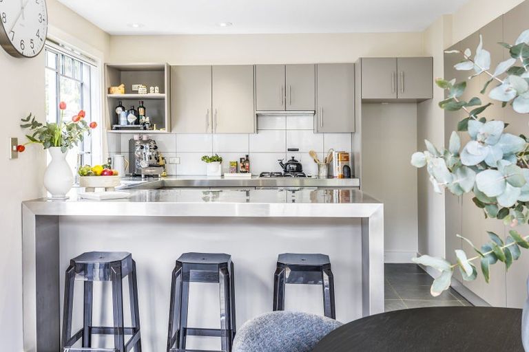 Photo of property in 41 Forres Street, Seatoun, Wellington, 6022