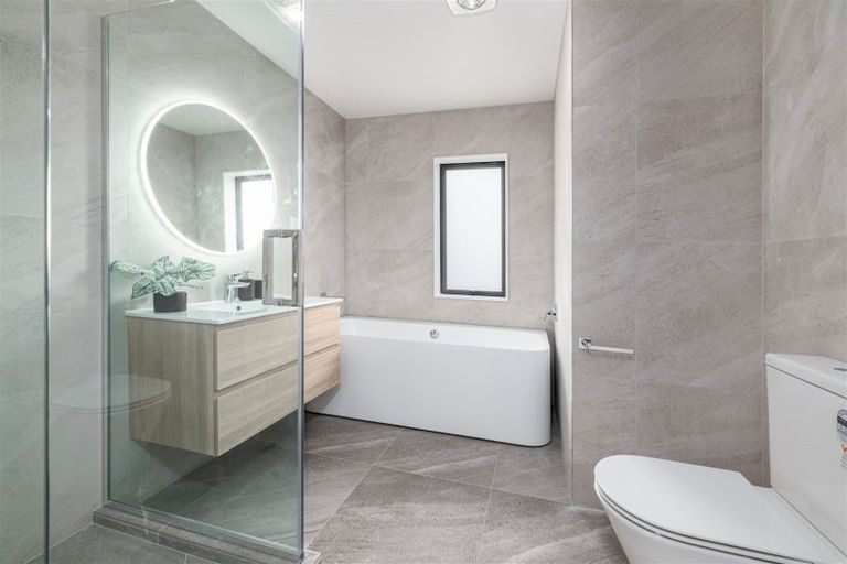 Photo of property in 9b Edwards Avenue, Henderson, Auckland, 0610