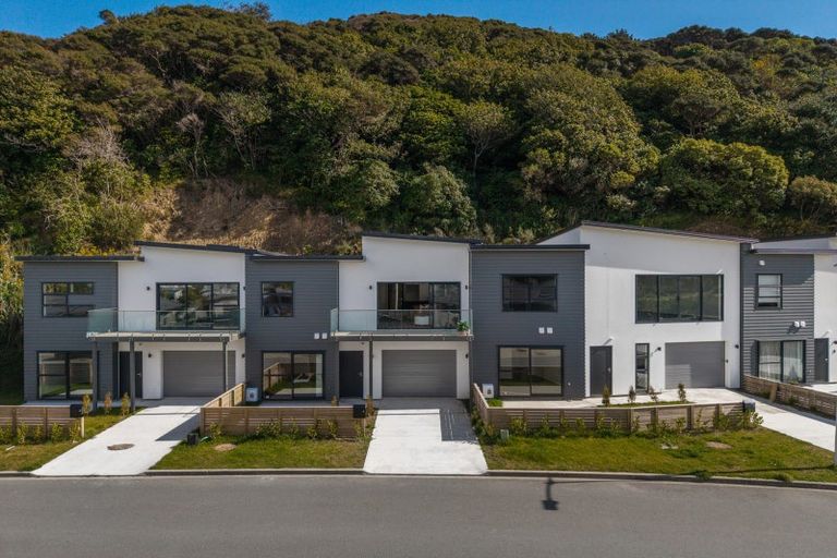Photo of property in 8 Tradewinds Drive, Whitby, Porirua, 5024