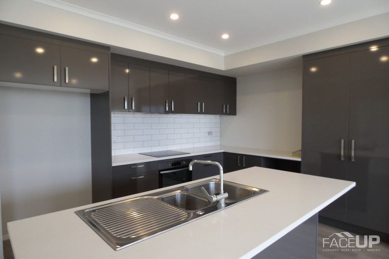 Photo of property in 4 Touhou Road, Hobsonville, Auckland, 0616