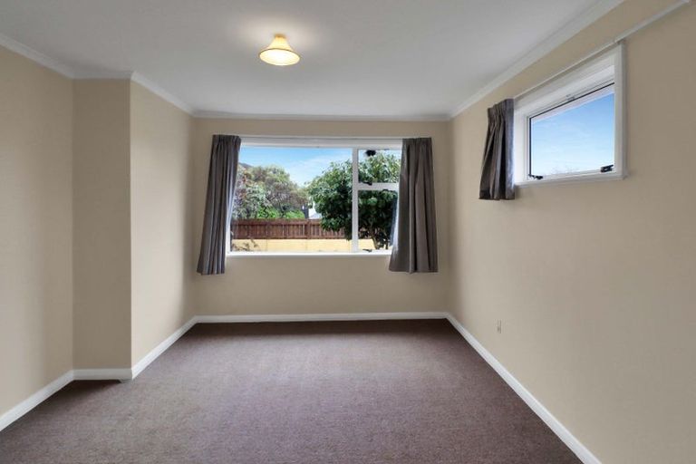 Photo of property in 39 Birdwood Road, Waterloo, Lower Hutt, 5011