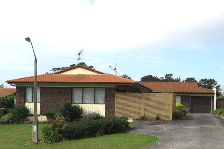 Photo of property in 1a/2 Jenelin Road, Glendene, Auckland, 0602