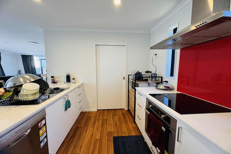 Photo of property in 48 Exeter Crescent, Takaro, Palmerston North, 4412