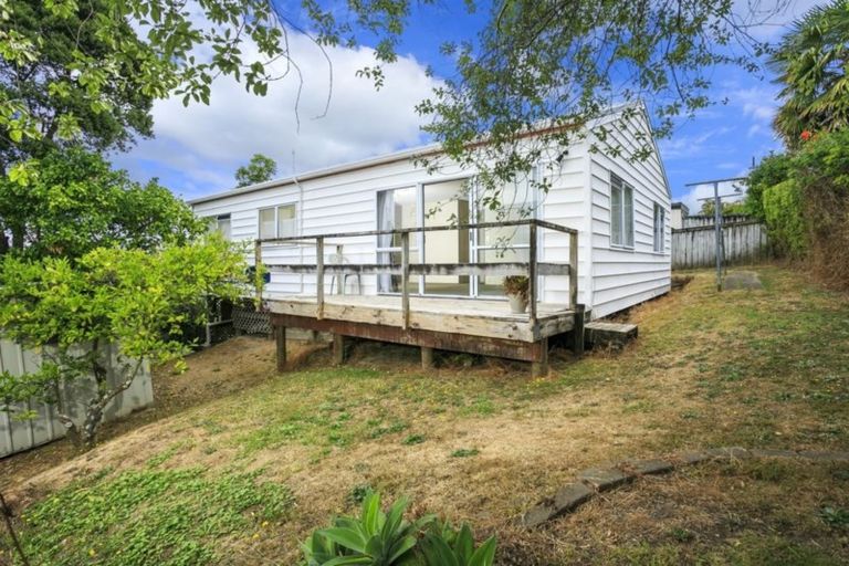Photo of property in 2/15 Sunhaven Avenue, Glenfield, Auckland, 0629